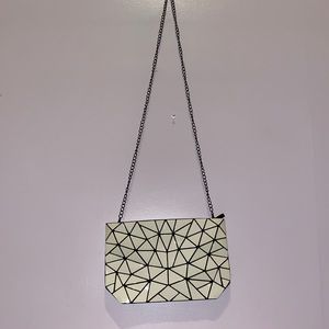 White asymmetrical crossbodypurse